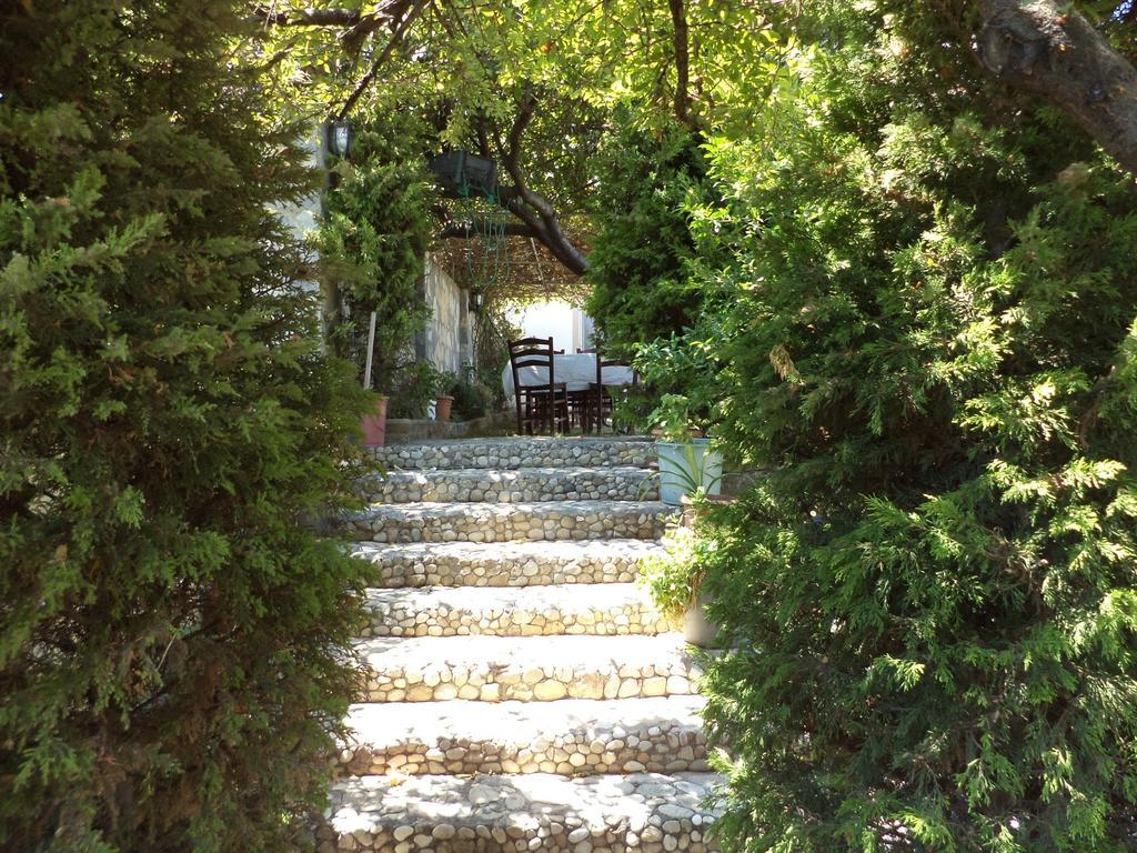 Ilyada Hotel Бозджаада Екстериор снимка