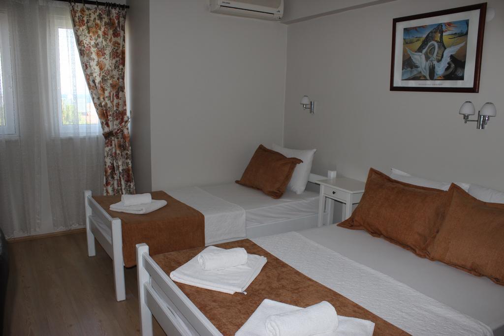 Ilyada Hotel Бозджаада Екстериор снимка